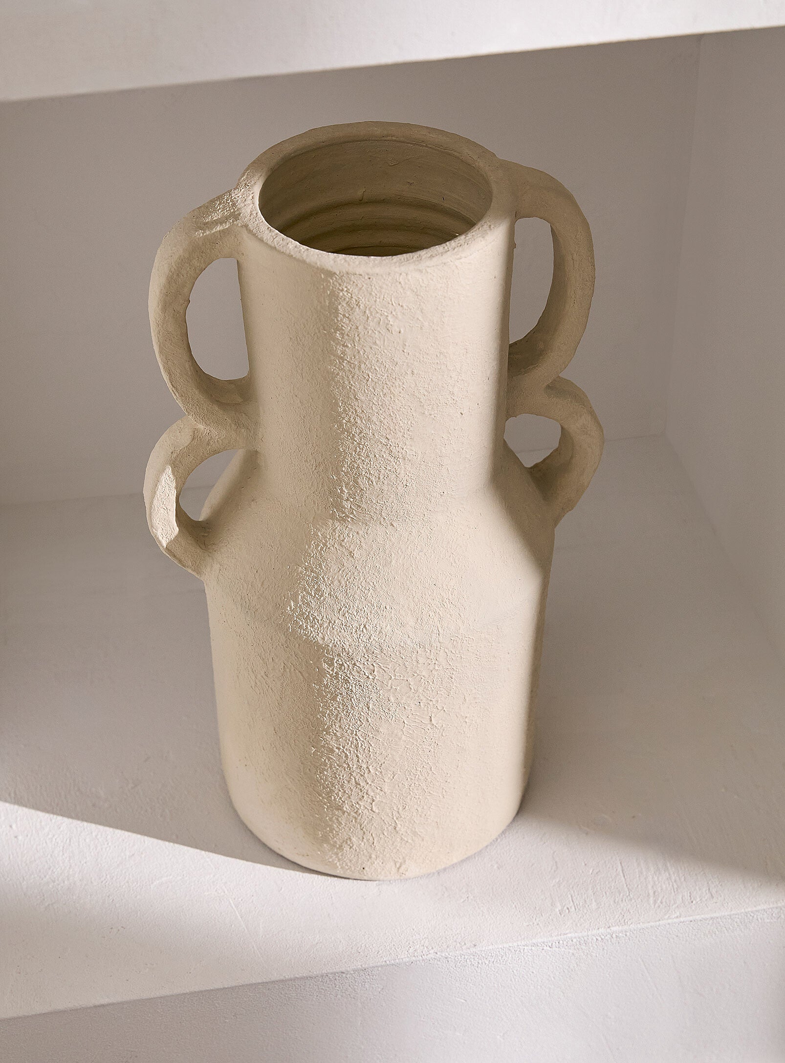 Poseidon Vase - Cream | Vase Poséidon - Crème