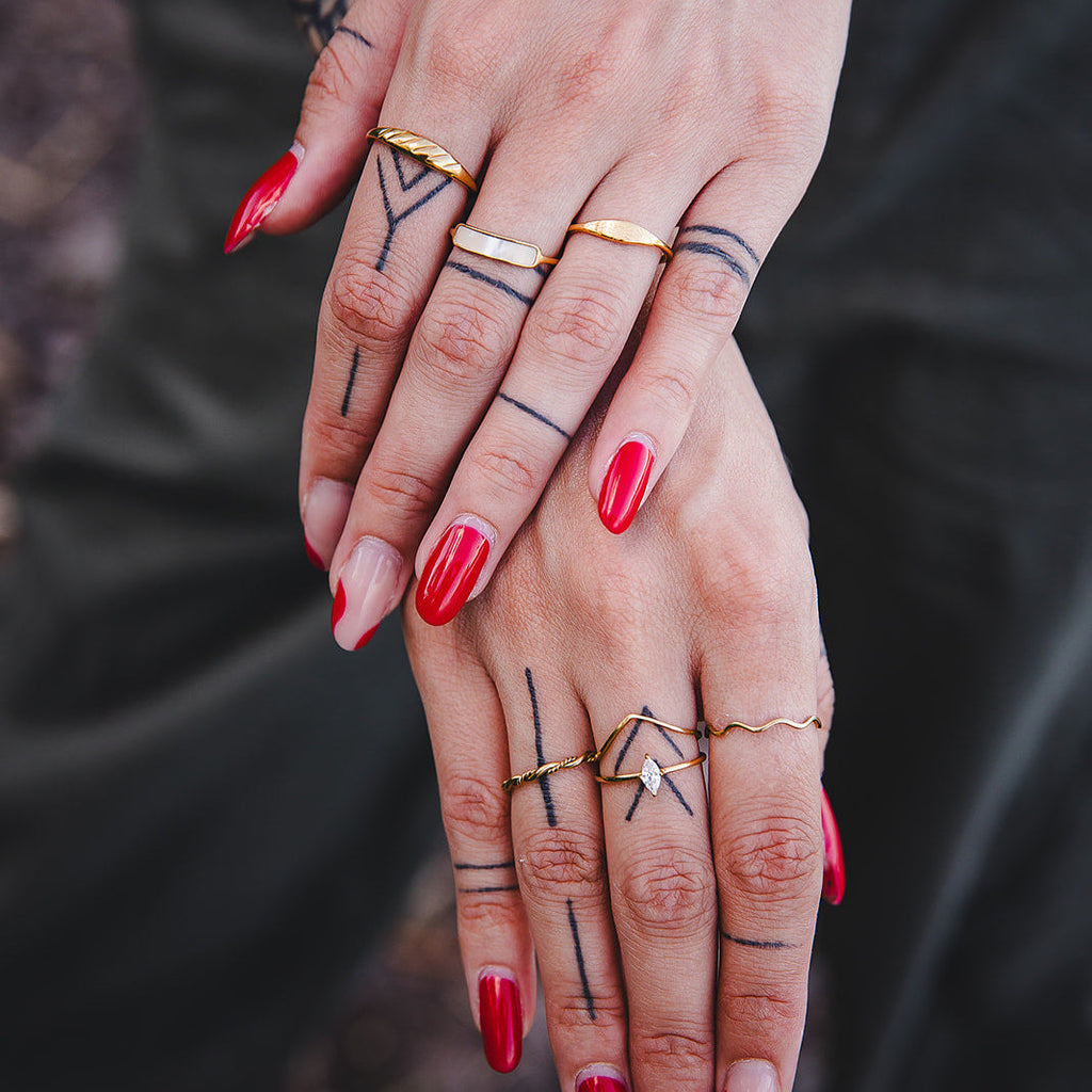 NAÏA | 18k Gold-plated stainless steel corrugated ring | LUNAKI DESIGN
