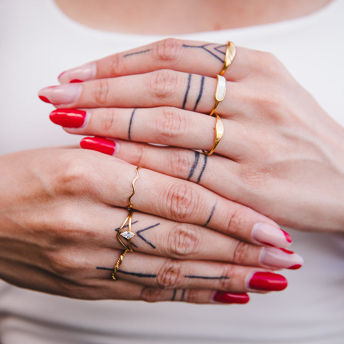 NAÏA | 18k Gold-plated stainless steel corrugated ring | LUNAKI DESIGN