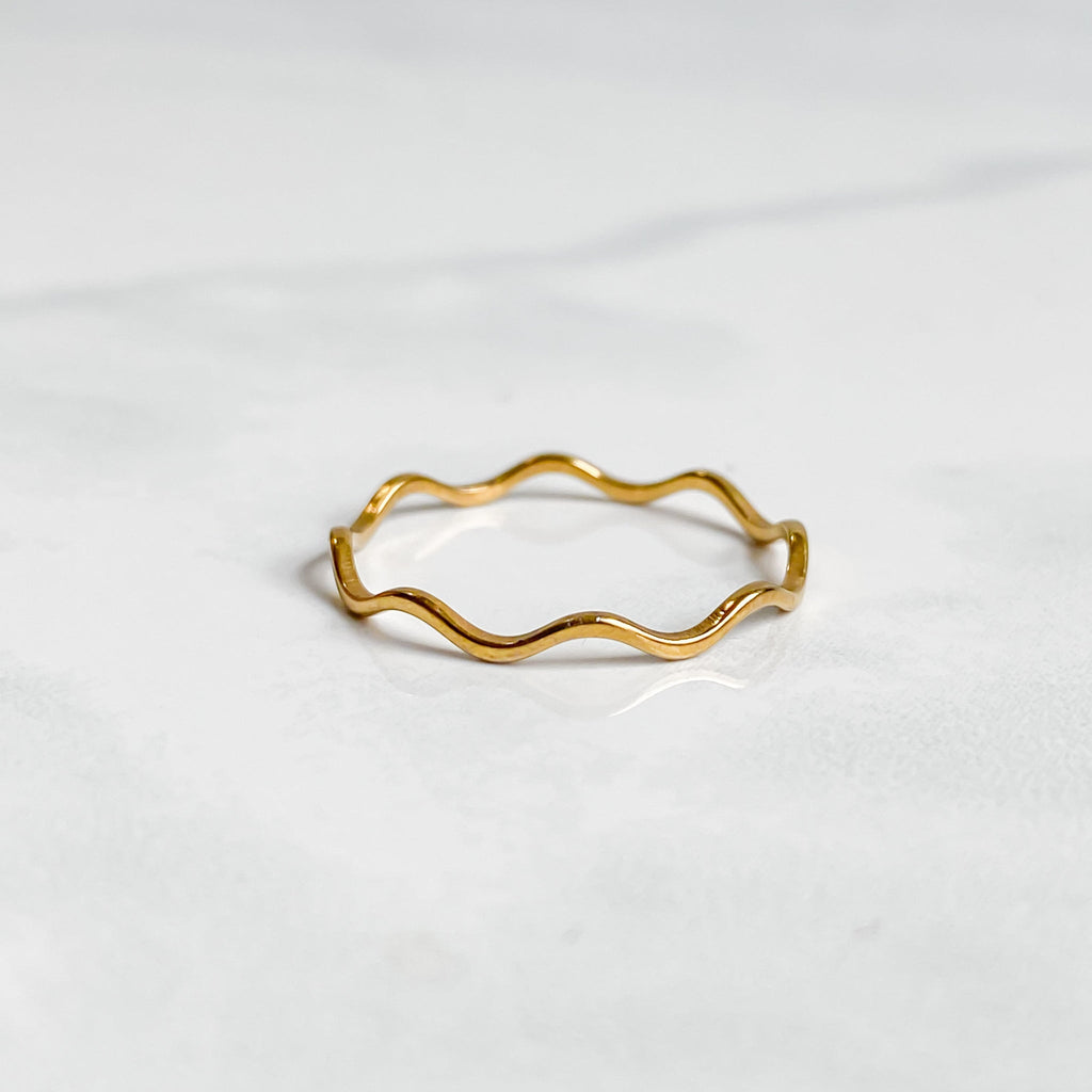 NAÏA | 18k Gold-plated stainless steel corrugated ring | LUNAKI DESIGN