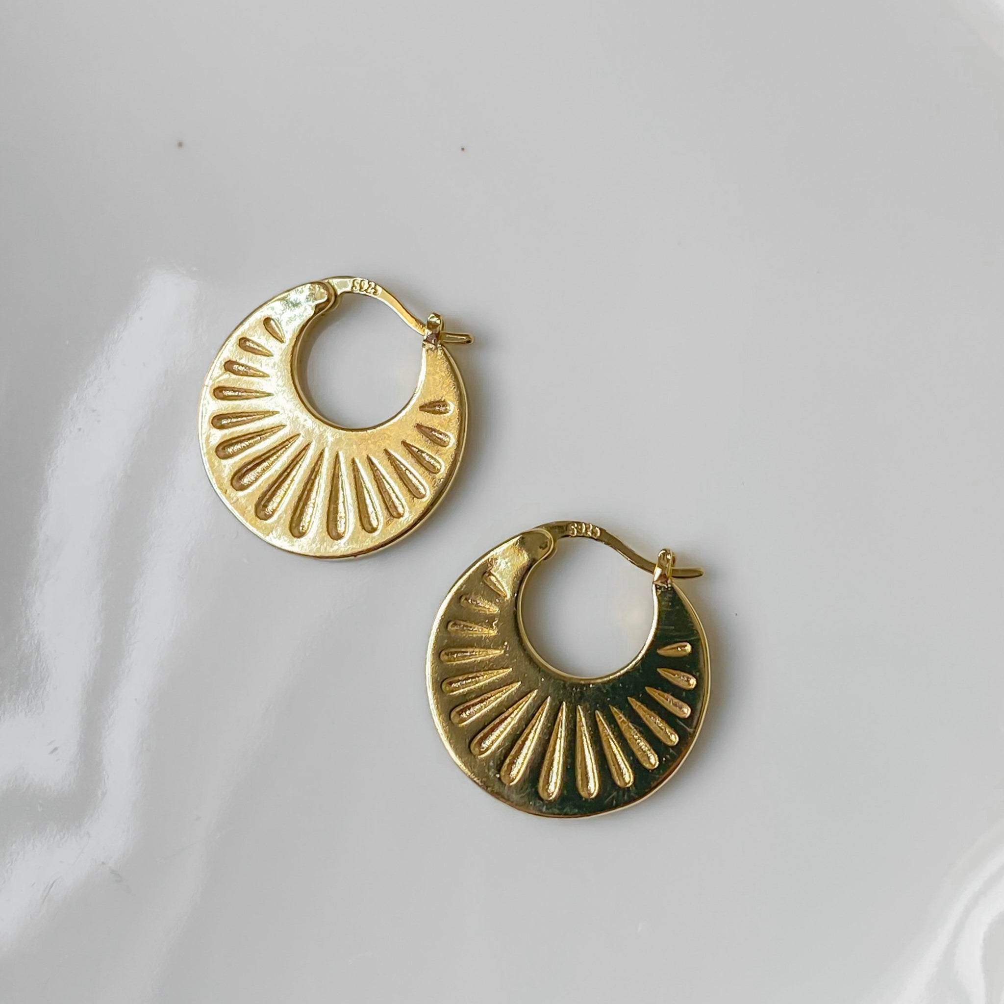 Textured hoops in sterling silver plated
 or 18K | HÉLIA | LUNAKI DESIGN