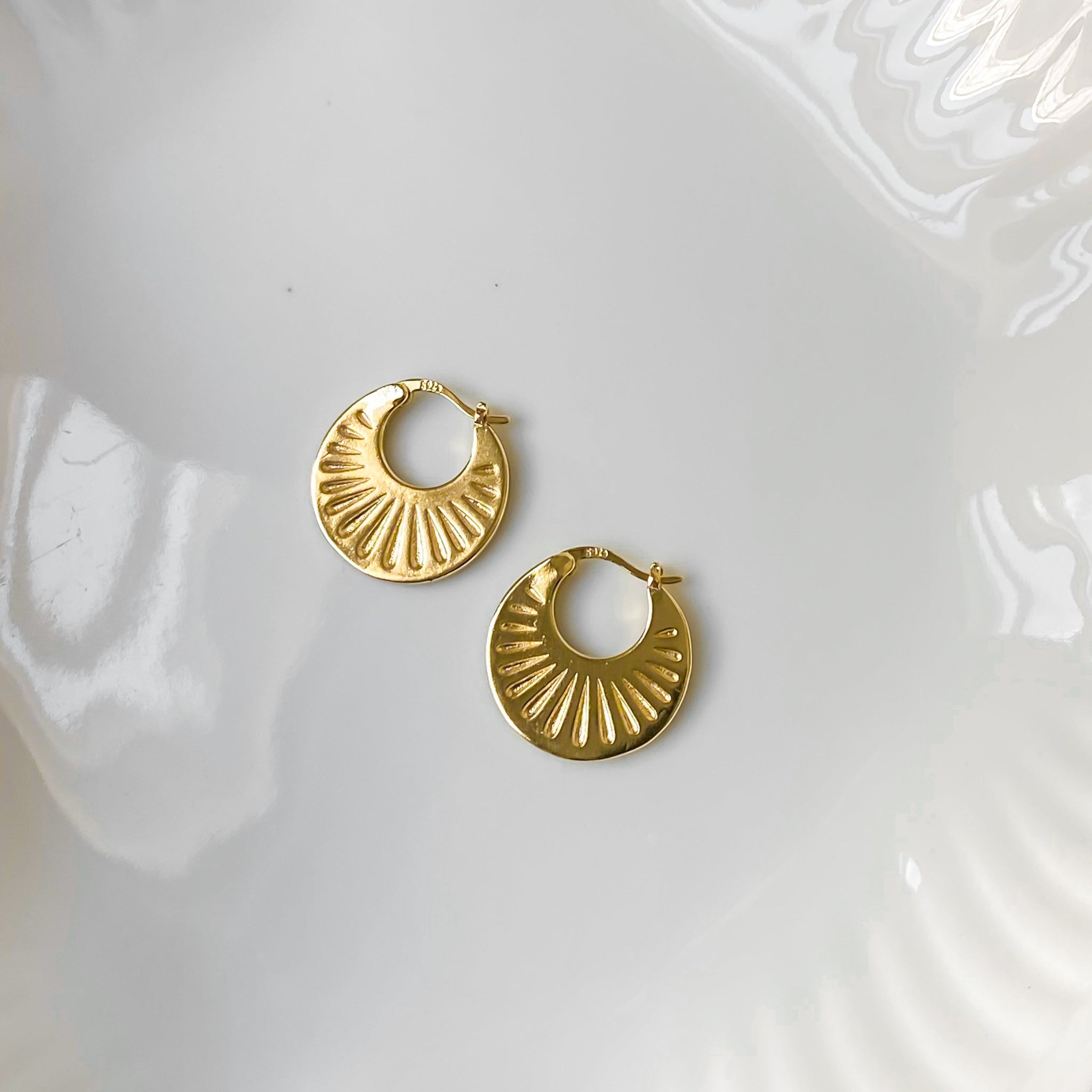 Textured hoops in sterling silver plated
 or 18K | HÉLIA | LUNAKI DESIGN