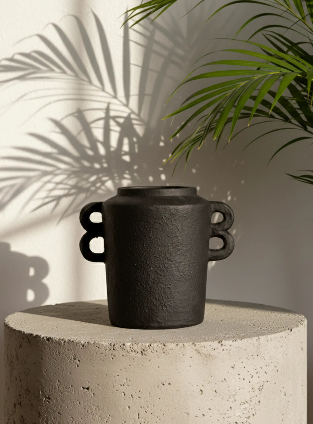 Hercules Vase - Antique Black | Vase Hercules - Noir antique